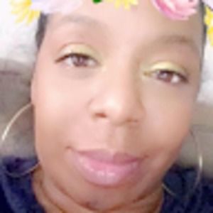 Meet your Posher, Deena